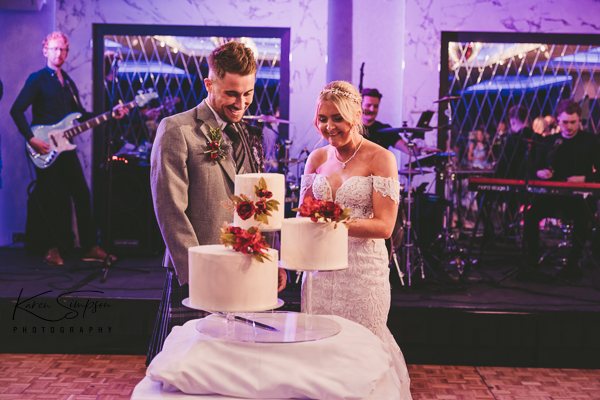 Dalmeny-Park-Glasgow-Glasgow (7 of 16) Bride and Groom cake cutting
